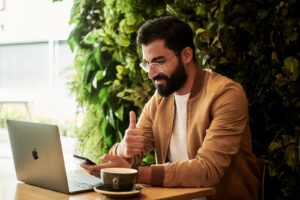 Jak skutecznie korzystać z platformy e-learningowej w firmie